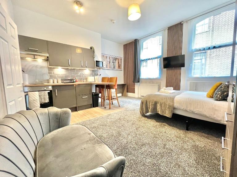Yastayzzz at Studio 10 The Lofts Pierpoint Street - B&B Worcester