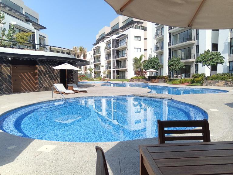 Vallarta Chic Studio, Modern & Pool For Four - Chambres d'hôtes Puerto Vallarta