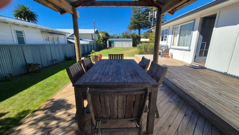 Bach 30 at Waimārama Beach - B&B Waimarama