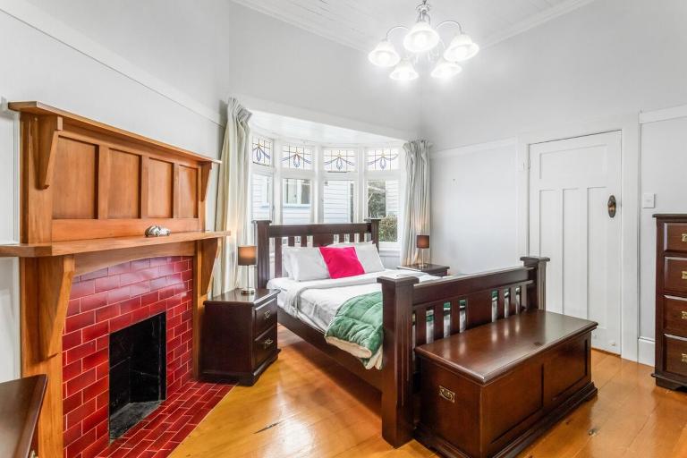 Very Centrally located 4BRM Bangalow with Aircon - B&B Auckland
