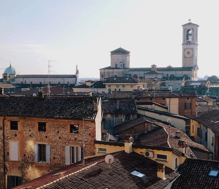 Spacious La Torre Apartment in Chiari near Station & Center Vista Duomo, Sleeps 5 - Chambres d'hôtes Chiari