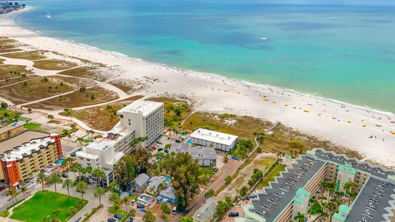 Cabana Cottage Treasure Island Beach Sleeps 3 - Bed and Breakfast St. Pete Beach