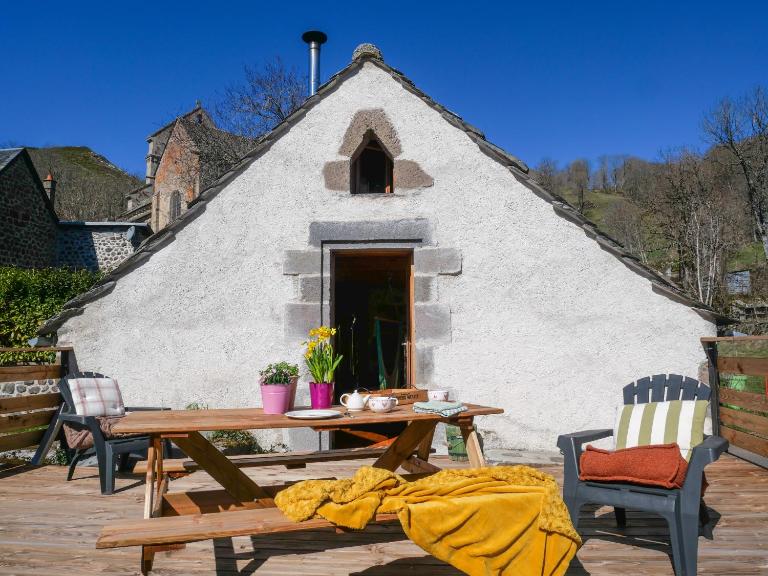 Mini maison terrasse vue montagne proche Puy Mary - Bed and Breakfast Dienne