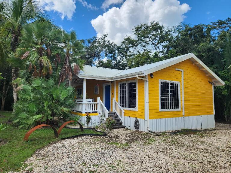 Cozy Yellow Cottage - Ferienwohnung Spanish Lookout