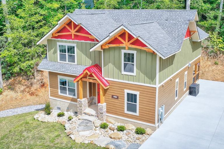 Bears Haven – Elegant 3 BR Chalet Game Area, Hot Tub, see through fire place - Chambres d'hôtes Gatlinburg