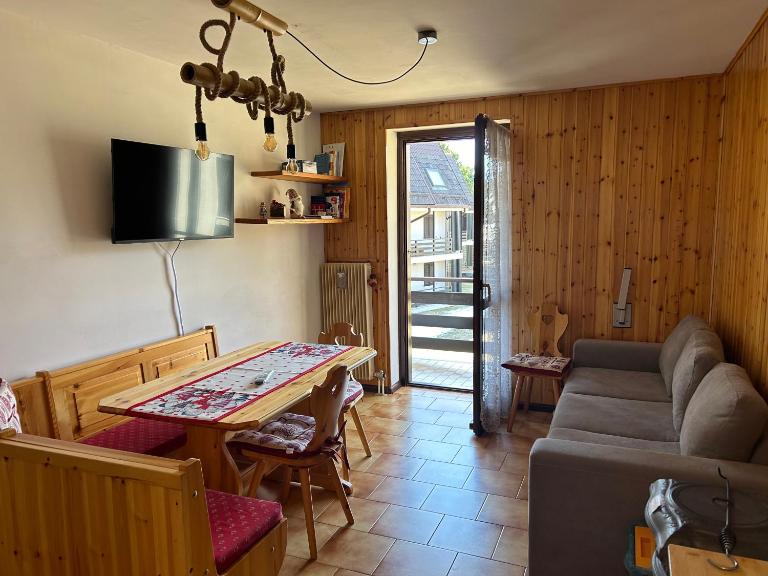 Casa Nico vicino a Cavalese con terrazzo ideale per 2-3 ospiti - Ferienwohnung Carano