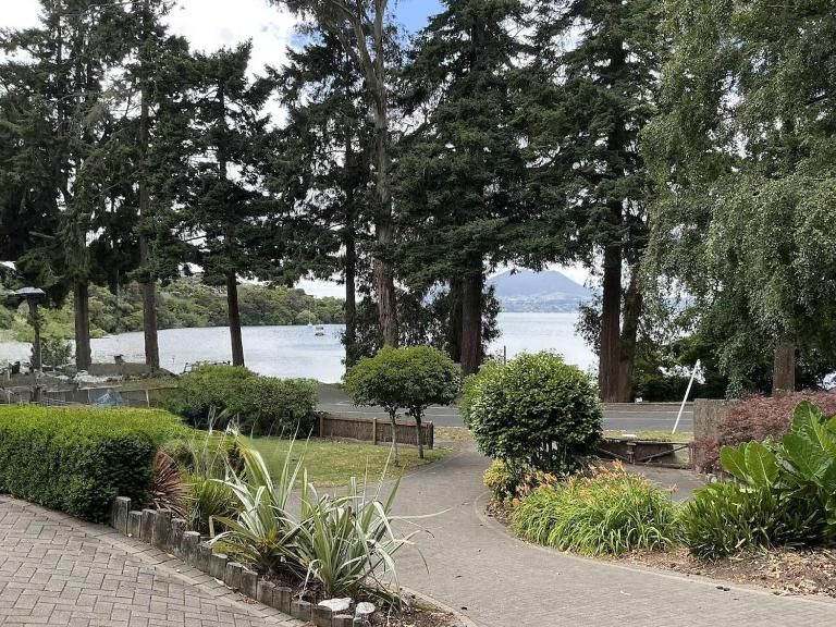 Lakefront on Acacia Bay - Chambres d'hôtes Taupo
