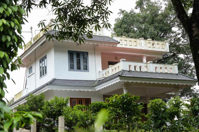 Pinewoods Homestay - B&B Pīrmed