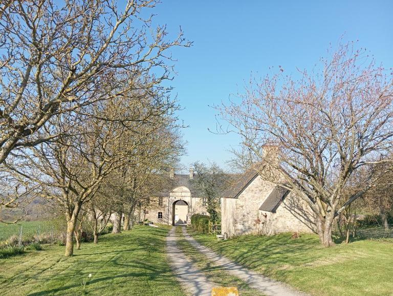 Gîte du Manoir - Bed and Breakfast Subles