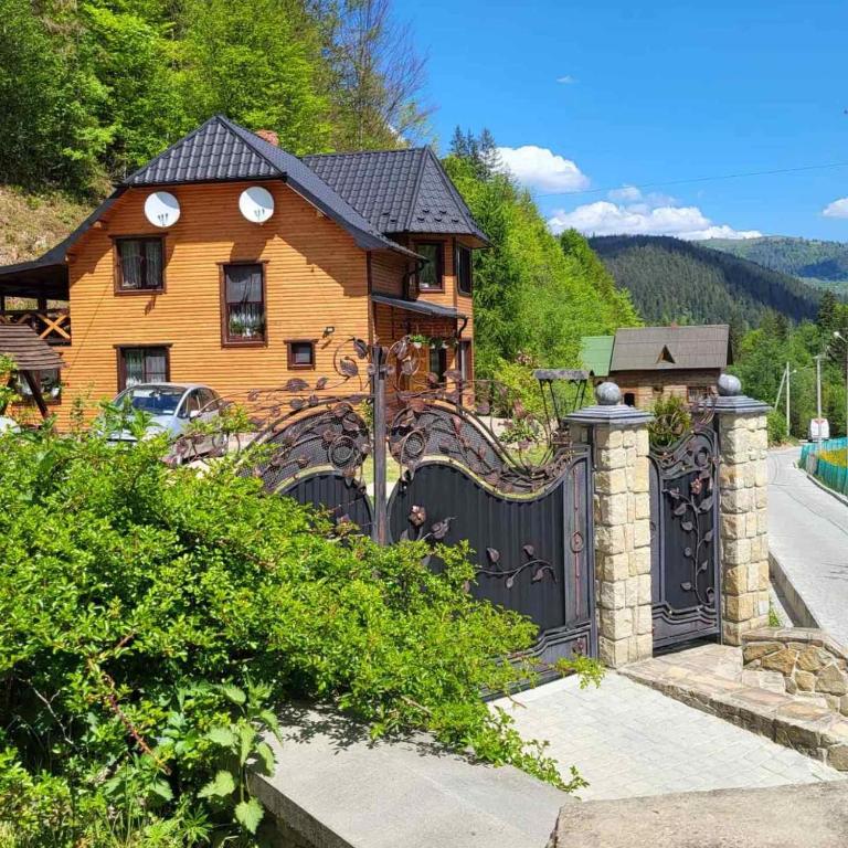 Котедж Ані і Яни - B&B Yaremche
