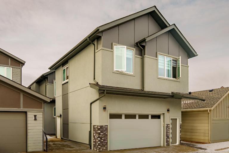 Modern Garage Suite - B&B Edmonton