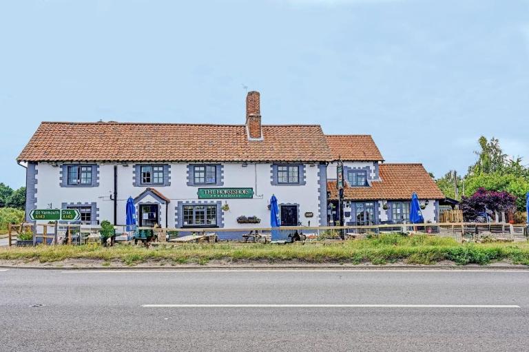 The BILLINGFORD HORSESHOES - B&B Scole