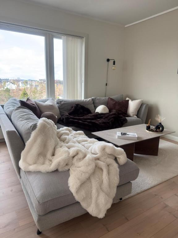Modern Home with patio, short distance from city centre - Ferienwohnung Arendal