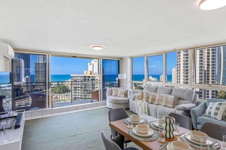 Salt & Sky Arcade - Sleeps 12 - B&B Gold Coast