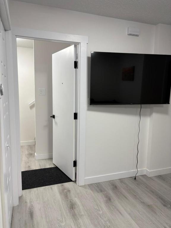 Cozy Basement Suite - B&B Regina