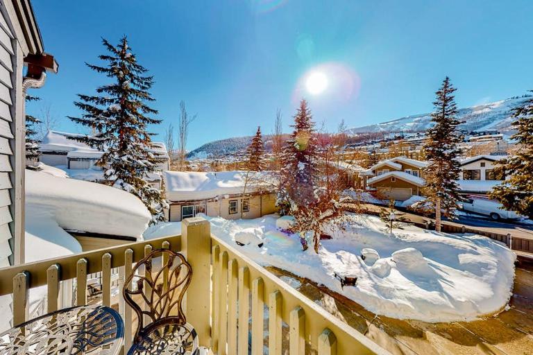 Mountain view home with hot tub fireplace & perfect walk-to-lift location - Chambres d'hôtes Park City