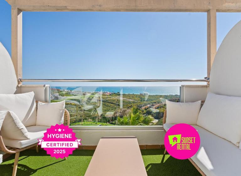 Charming apartment with seaview and a pool - Chambres d'hôtes Manilva