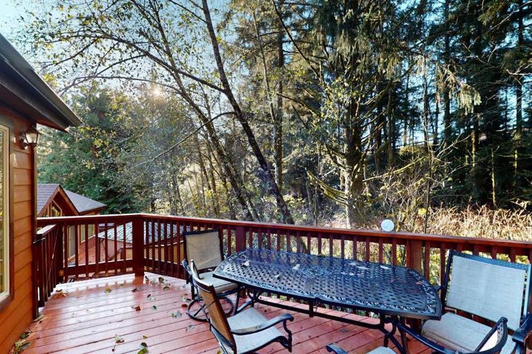 Mountain view home in an oceanfront community above Whaleshead Beach - B&B Brookings