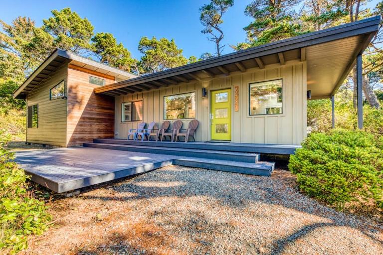 Stunning new home with furnished deck & easy beach access - B&B Florence