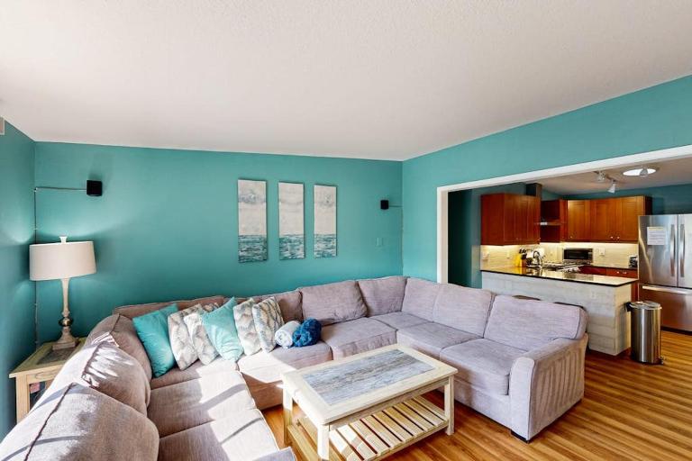 Beach getaway - sunny patio modern kitchen fast WiFi - walk to ocean dogs ok - B&B Seaside
