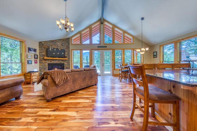 Charming home with hot tub fireplace & W&D - in great Government Camp location - B&B Government Camp