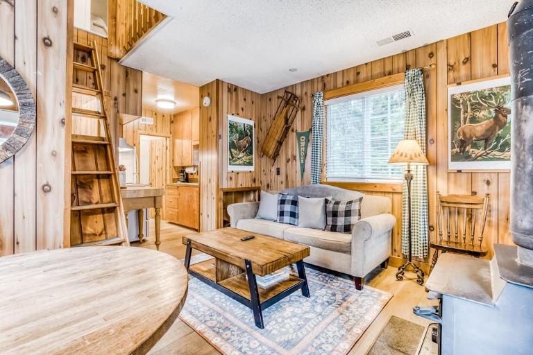 Warm & cozy cottage with a wood stove in a great Government Camp location - B&B Government Camp