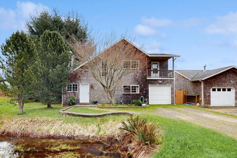 Dog-friendly peaceful sanctuary with private hot tub foosball fireplace W&D - B&B Nehalem