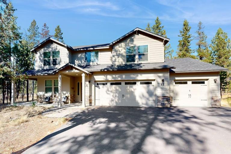 Charming Home with a Private Hot Tub SHARC Passes Fast WiFi and Central AC - B&B Sunriver