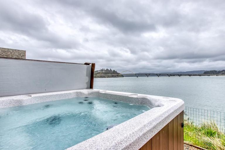 Dog-Friendly Bayfront Home with Private Hot Tub Water & Bridge Views Free WiFi - Bed and Breakfast Waldport