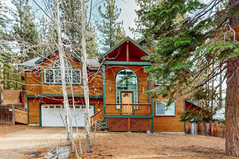 Spacious home with enclosed yard private deck fireplace & washer&dryer - B&B South Lake Tahoe