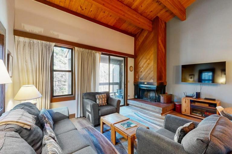 Cozy updated condo with pool hot tub on-site golf sauna & mountain views - B&B Kingswood Estates