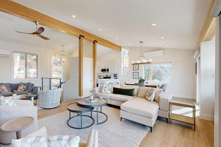 Treehouse-Style Townhouse with Lake Views in Incline Village - Chambres d'hôtes Incline Village