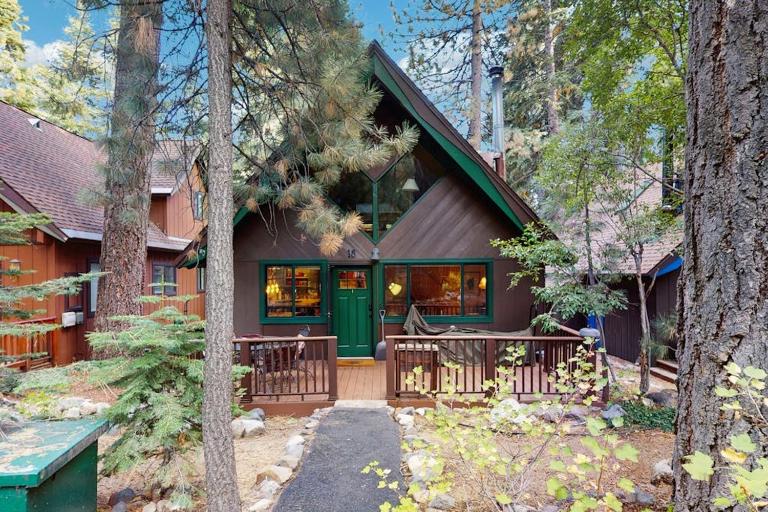 Chalet-style Townhome with Fireplace Deck Near Ski Resort Incline Village - B&B Incline Village
