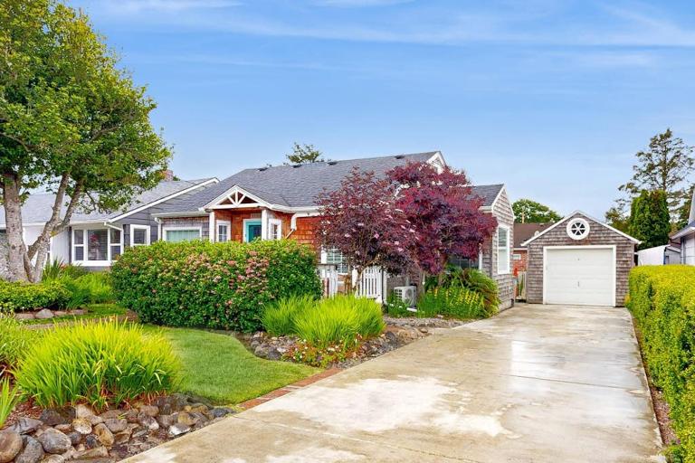 Updated house with patio great location near beach dog-friendly - B&B Seaside