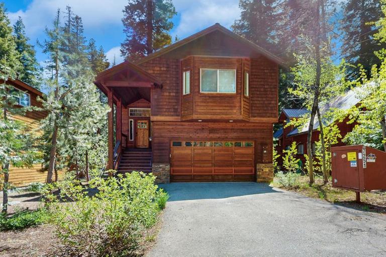 Willow Creek Hideaway - 2 Living Areas & Private Deck - 5 Minutes to Slopes - Bed and Breakfast Tahoma