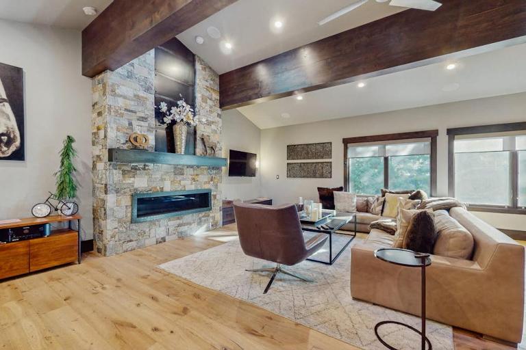 Upscale Incline Village Condo Across the Street from Lake Tahoe - Chambres d'hôtes Incline Village