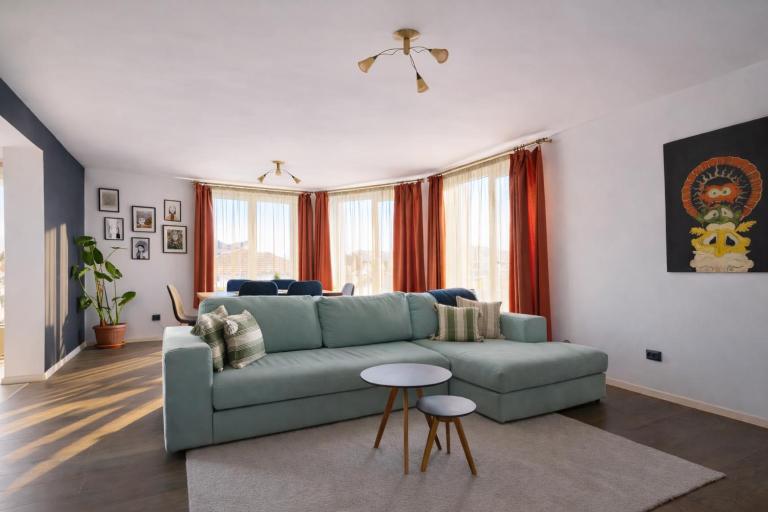 4 Bedroom Apartment for 8 Guests, 2 Bathrooms, Free Parking - Bed and Breakfast Cluj-Napoca