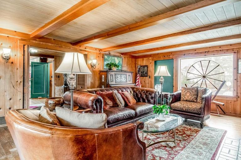 Dog-friendly retreat with game room firepit kitchen & kitchenettes - B&B Seaside