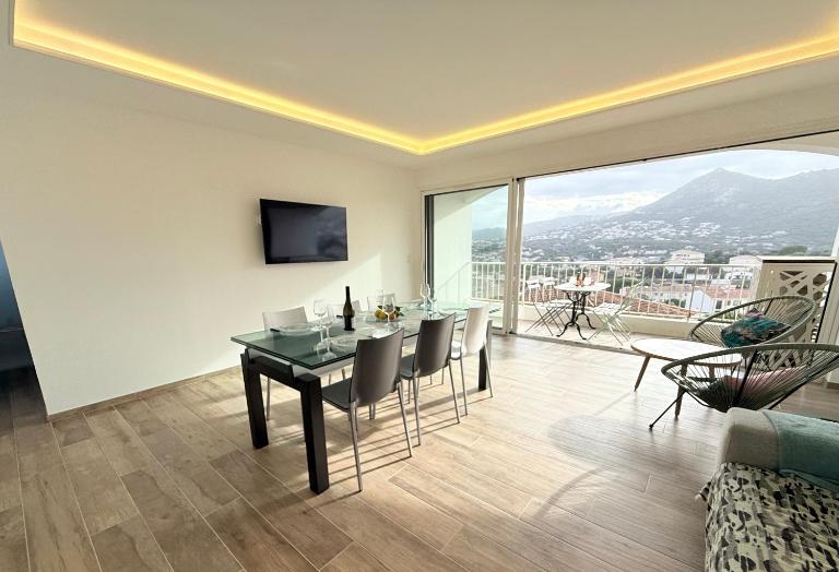 Grand appartement lumineux pour 6 personnes - B&B L'Île-Rousse