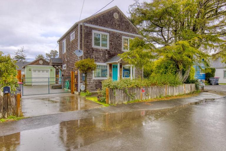 Dog-friendly home 5 blocks from the beach game room & firepit - Ferienwohnung Seaside