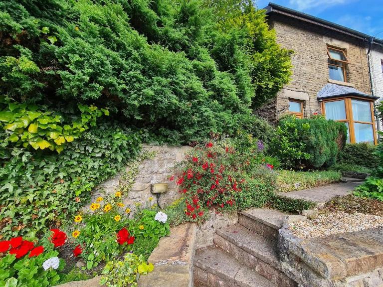 Character cottage with garden - Central Buxton - B&B Buxton