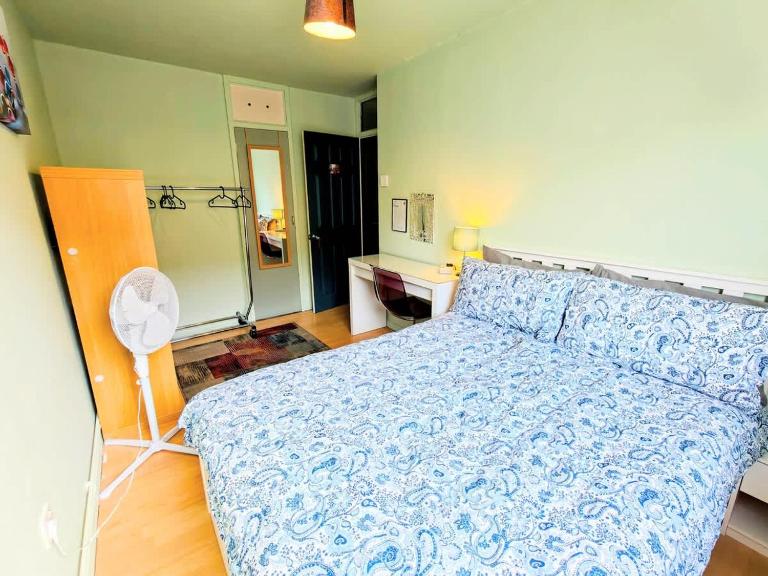 Spacious Double Room - Shared Bathroom - Zone 2 - Smart Lock Entry - No Check In Hassle - B&B Londres