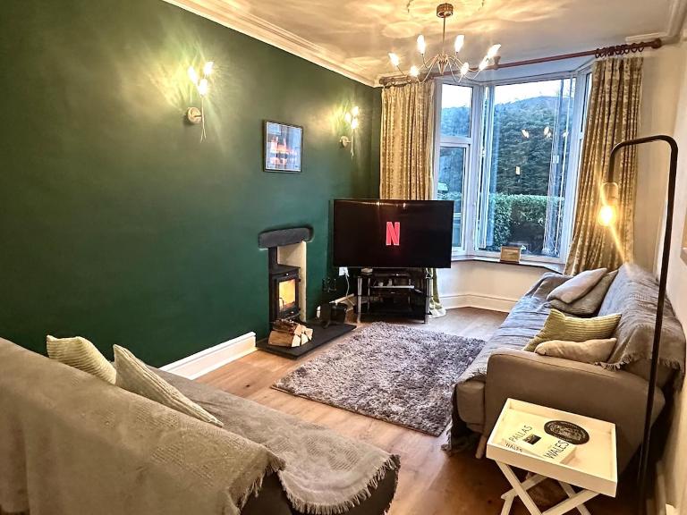 Llys Arthur - Walk to Snowdon, Garden & Log Burner - B&B Llanberis