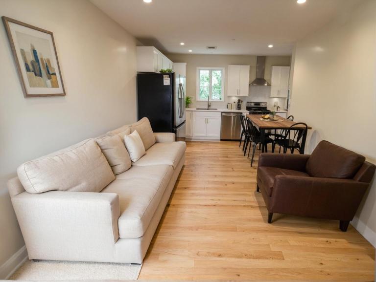Stylish 2, 3 and 5 Bedroom ENTIRE HOMES Near Art Deco and LA Hotspots - B&B Los Angeles