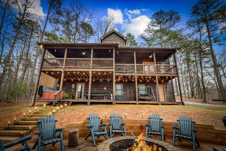 DeerWoodsLodge DOT com-Ellijay Coosawattee River-Sleeps 16-ARCADE-Hot Tub-Fire Pit-Winery's - B&B Ellijay