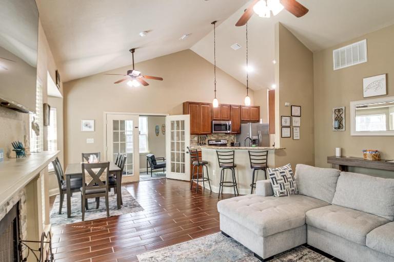 Spacious Yard! Navarre Home in Quiet Neighborhood - Ferienwohnung Navarre