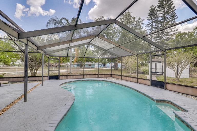 Luxe Wimauma Home w/ Pool & Lake Views!  - B&B Sun City Center