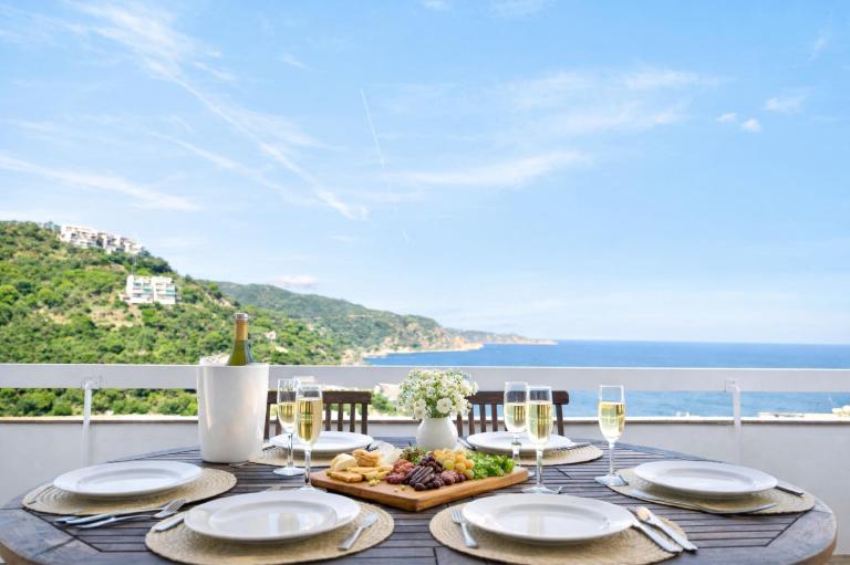 Duplex & terrace & great sea views & Private Beach - B&B Tossa de Mar