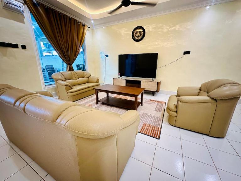 Alana Guesthouse 2 in Semporna Town NEW - B&B Semporna