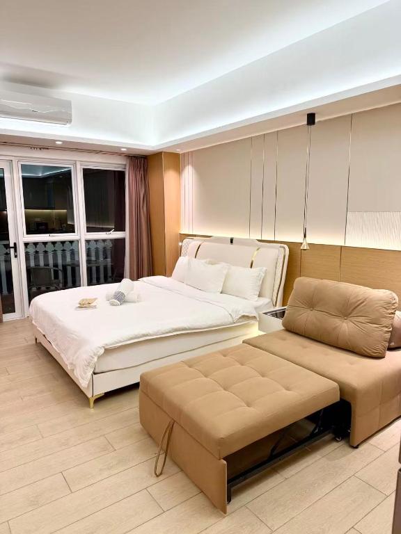 Venice Luxe Warm Nest, Pool, Netflix, Kitchen, Canal Mall Access for 3 Guests only - B&B Manila